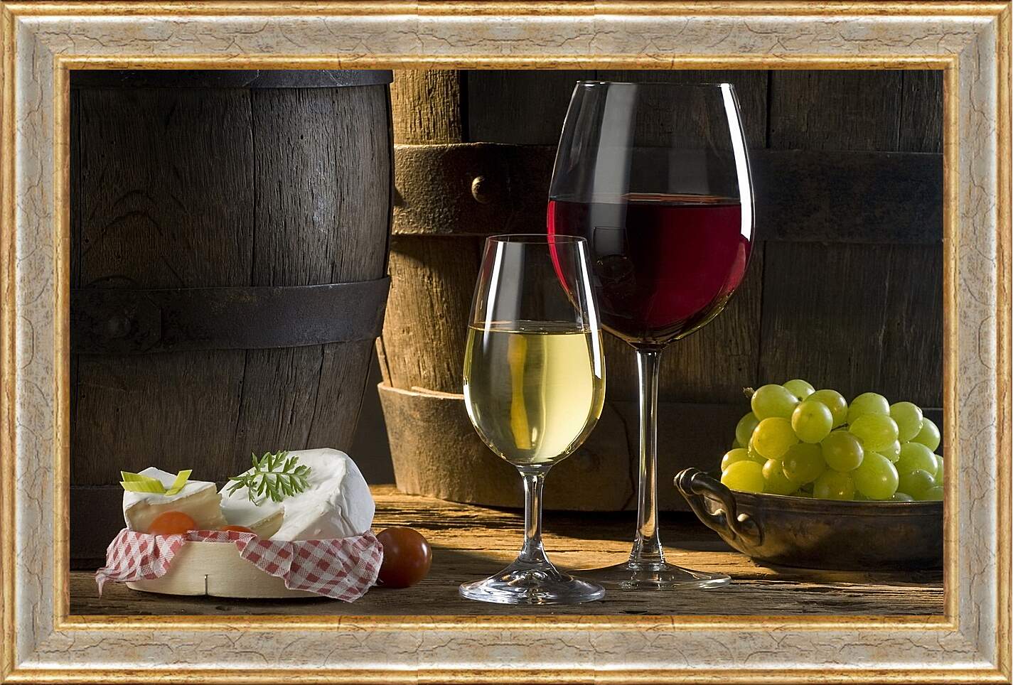 Картина в раме - Бокал красного и бокал белого вина с виноградом на столе