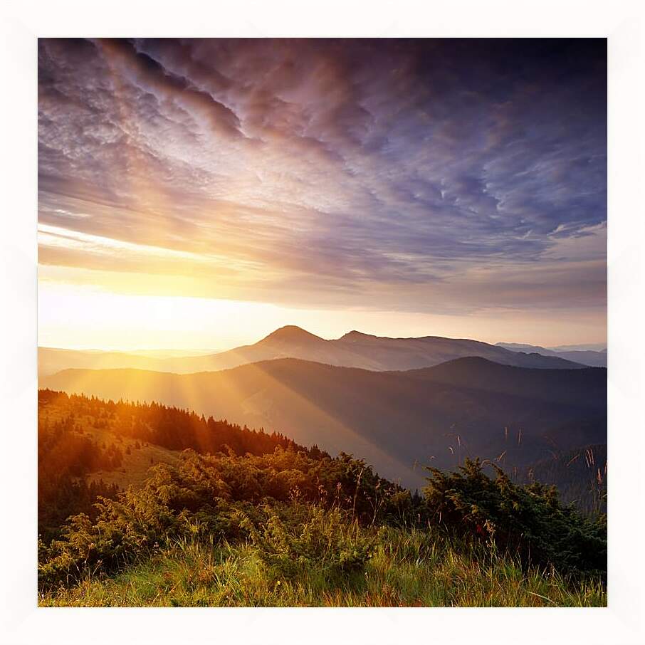Картина в раме - Яркое солнце над горами