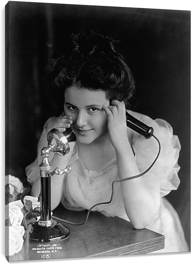 С разговором ретро. Женщина с телефонной трубкой. Женщина с телефоном. Девушка с старинным телефоном. Девушка и телефон 19 век.