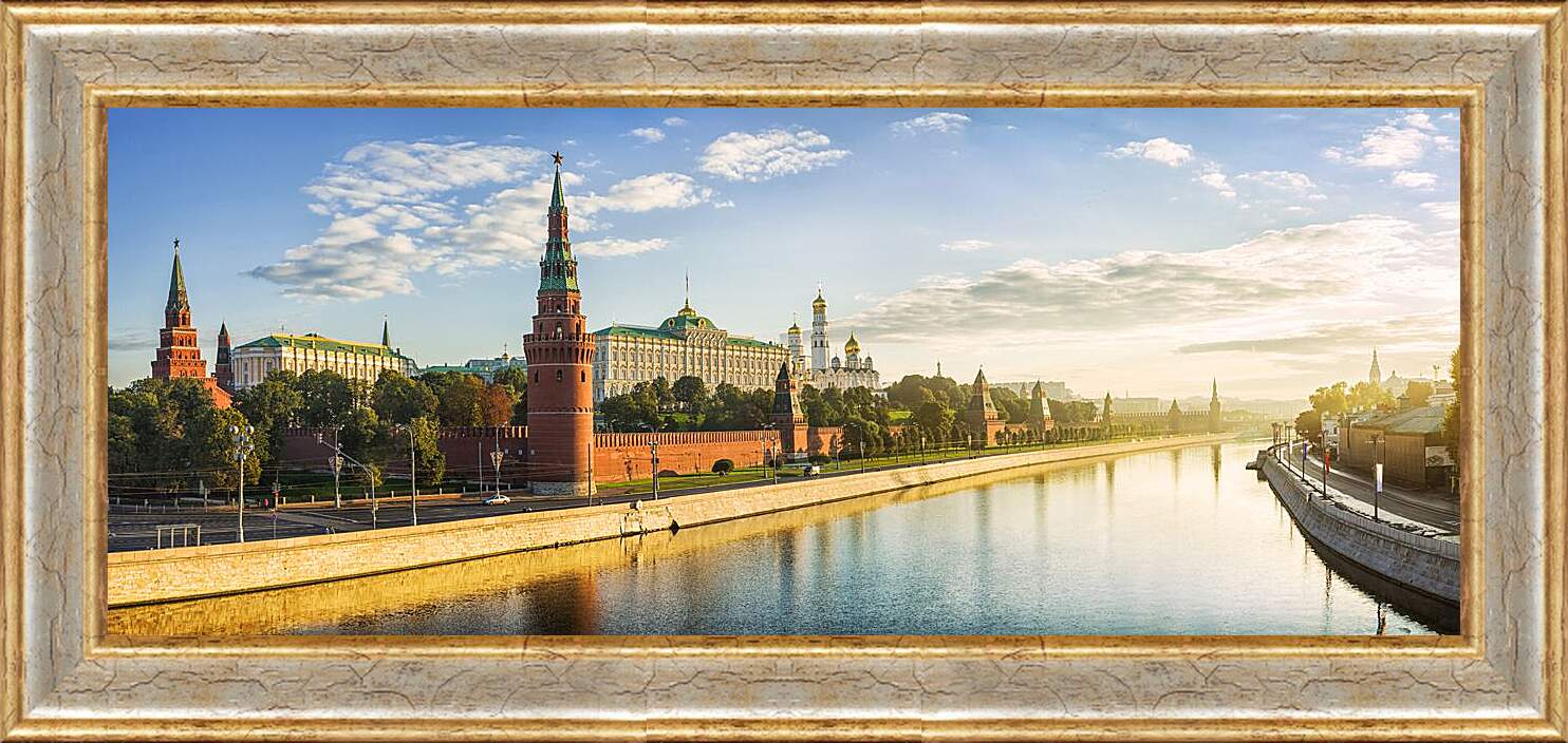 Картина в раме - Вид на Кремль