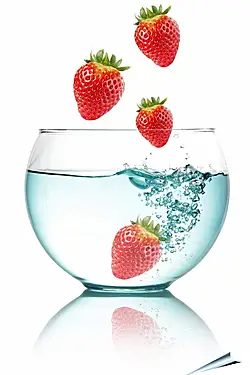 Плакат на стену - Клубничная вода Плакат на стену - Клубничная вода